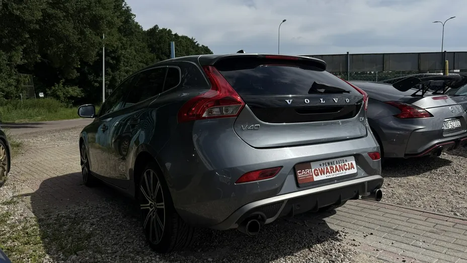 VOLVO V40 -
