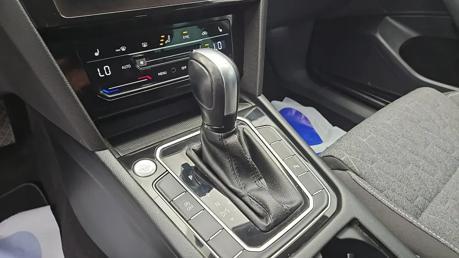 VOLKSWAGEN Passat -