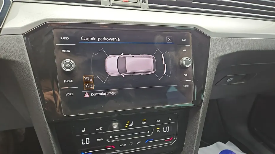 VOLKSWAGEN Passat -