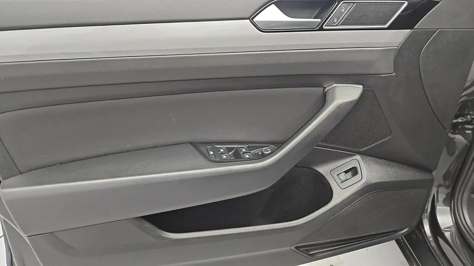 VOLKSWAGEN Passat -