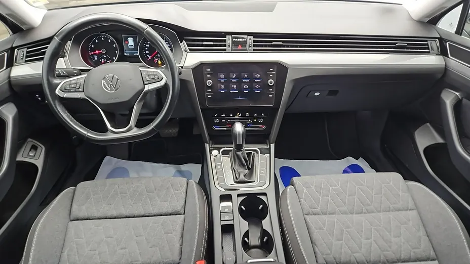 VOLKSWAGEN Passat -