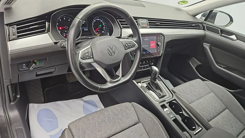 VOLKSWAGEN Passat -
