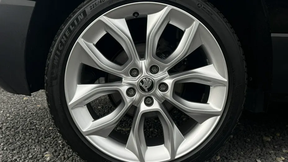 SKODA Karoq -
