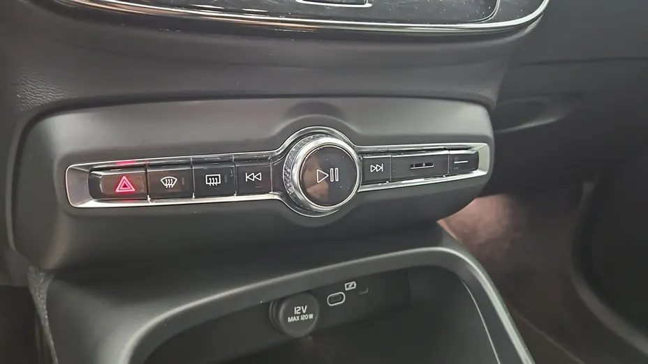 VOLVO XC40 -