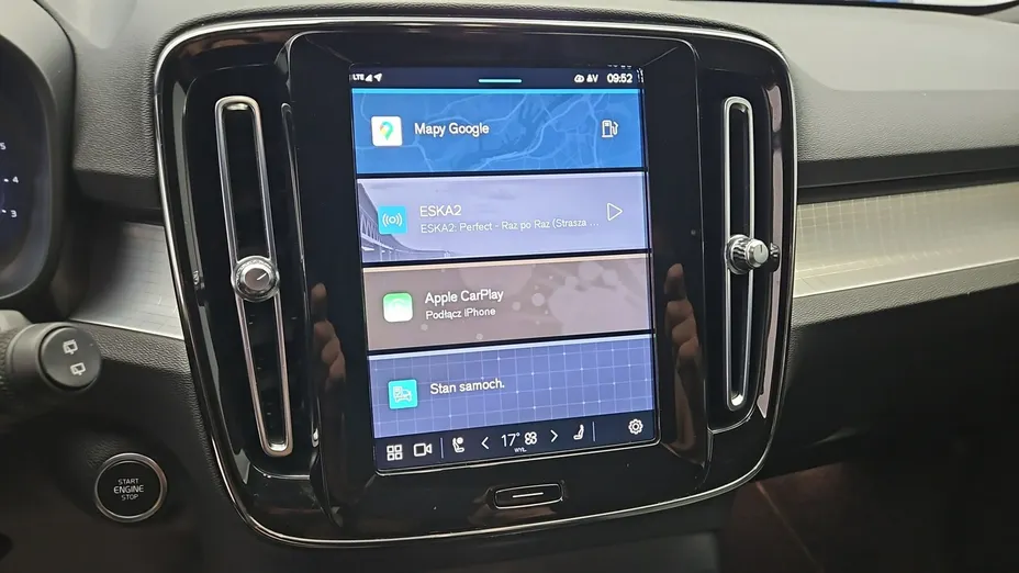 VOLVO XC40 -