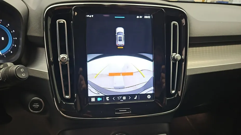VOLVO XC40 -