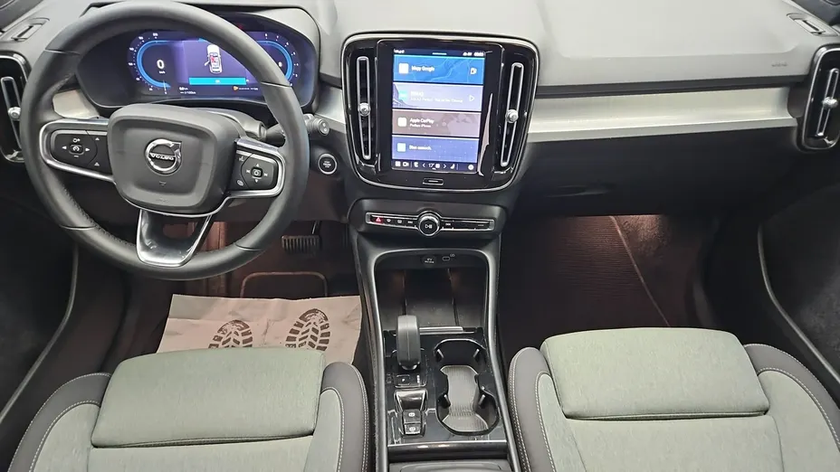 VOLVO XC40 -
