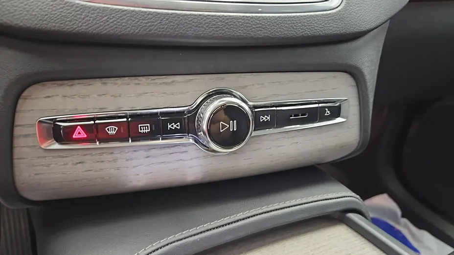 VOLVO XC90 -