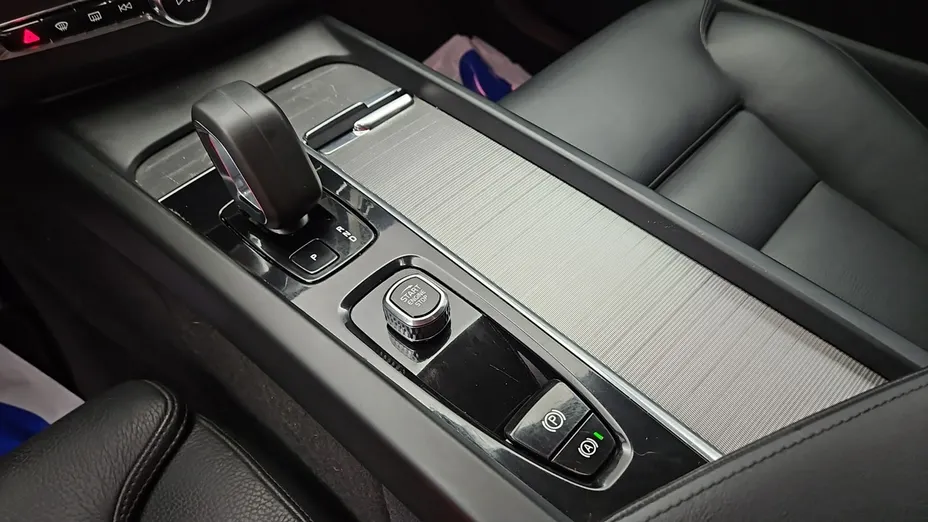 VOLVO XC60 -