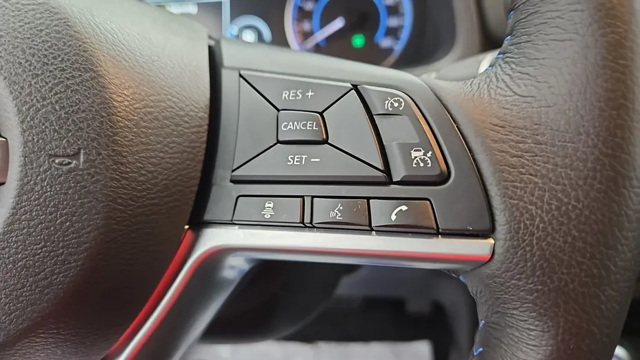 NISSAN Leaf -