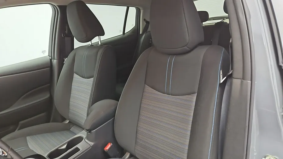 NISSAN Leaf -