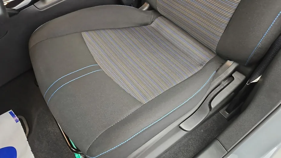 NISSAN Leaf -