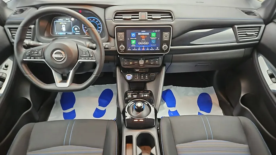 NISSAN Leaf -