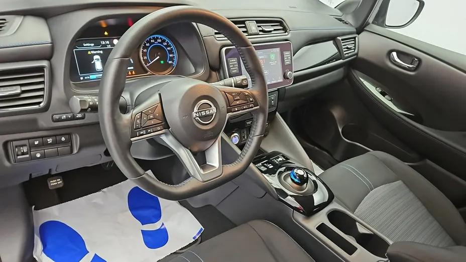 NISSAN Leaf -