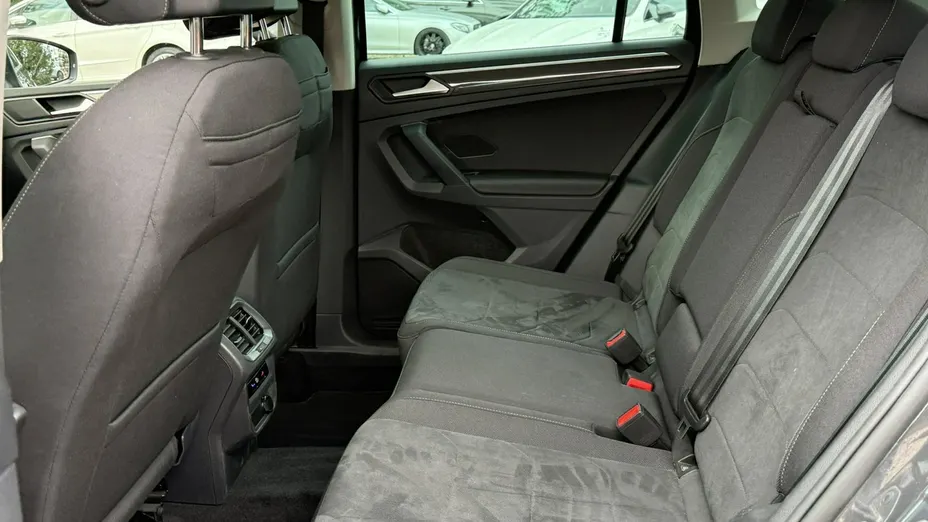 VOLKSWAGEN Tiguan -
