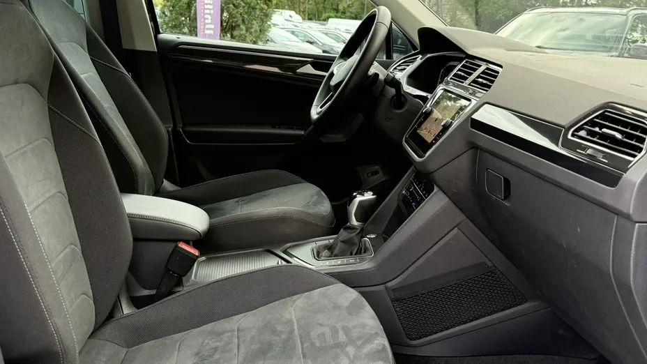 VOLKSWAGEN Tiguan -