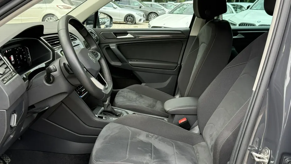 VOLKSWAGEN Tiguan -