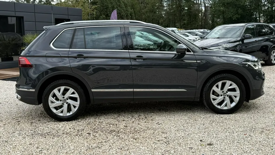 VOLKSWAGEN Tiguan -