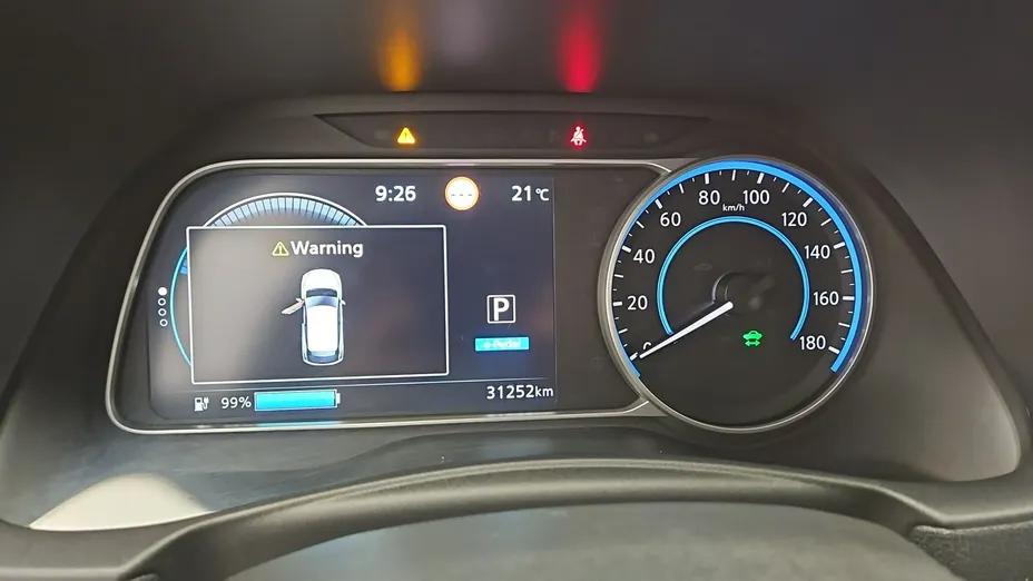 NISSAN Leaf -