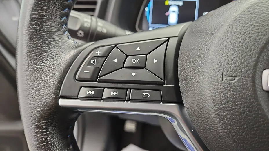 NISSAN Leaf -