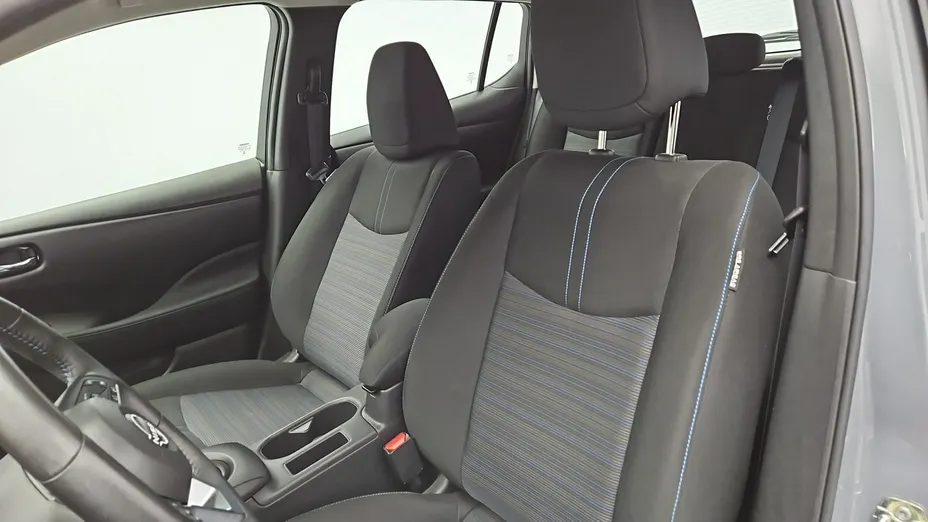 NISSAN Leaf -