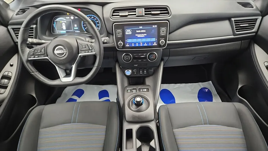 NISSAN Leaf -