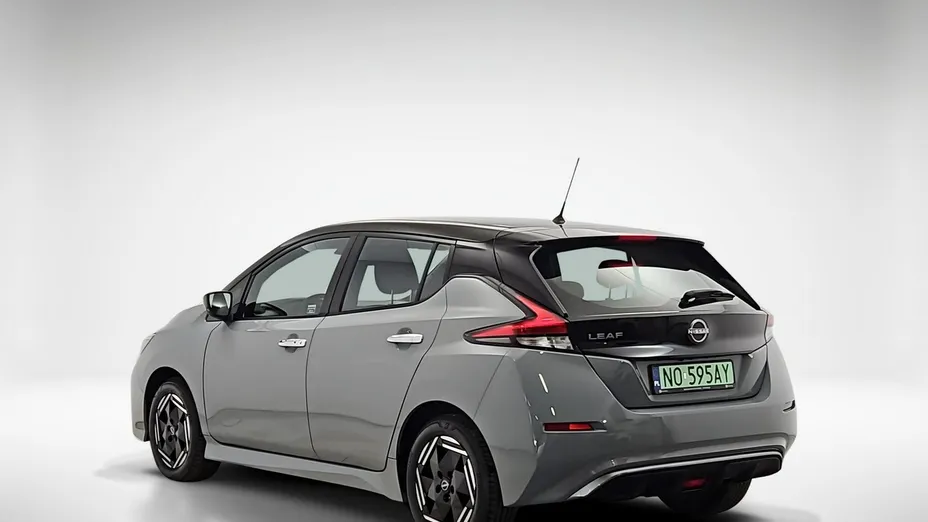 NISSAN Leaf -