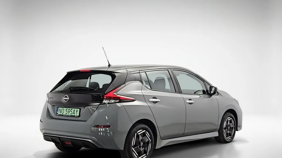 NISSAN Leaf -