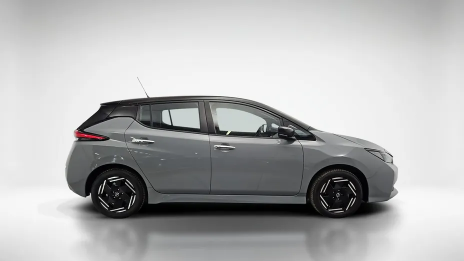 NISSAN Leaf -