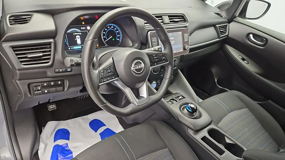 NISSAN Leaf -