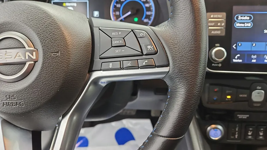 NISSAN Leaf -