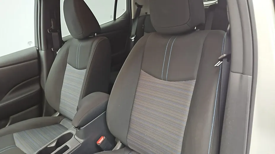 NISSAN Leaf -