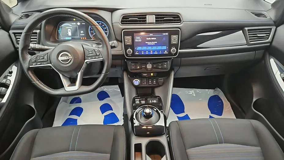 NISSAN Leaf -