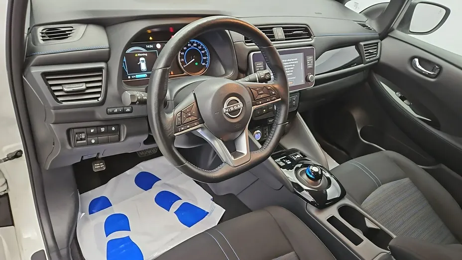 NISSAN Leaf -