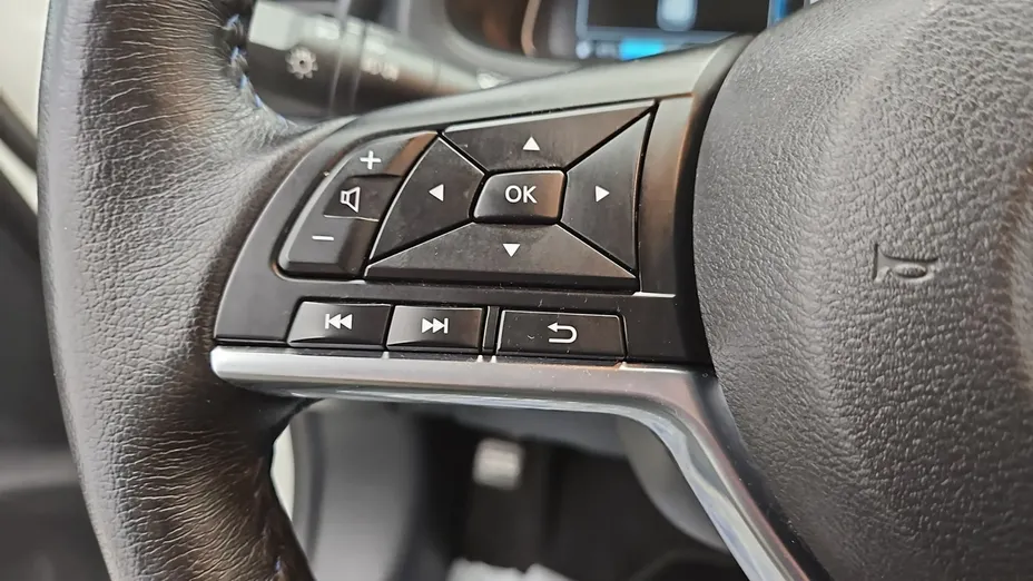 NISSAN Leaf -