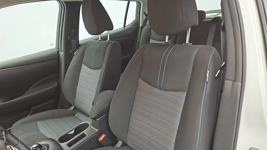 NISSAN Leaf -