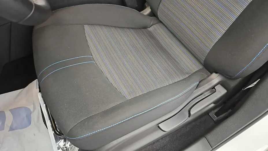 NISSAN Leaf -