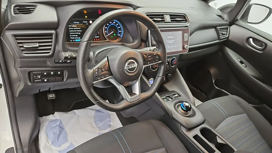 NISSAN Leaf -
