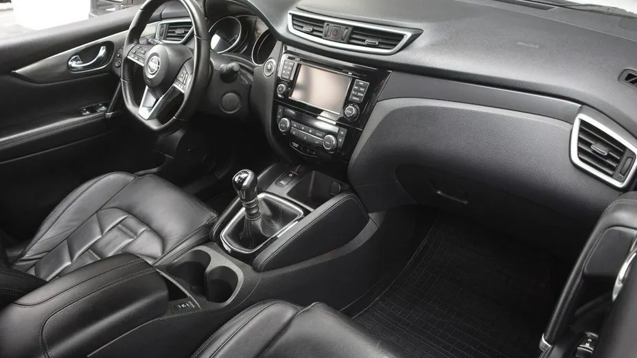 NISSAN Qashqai -