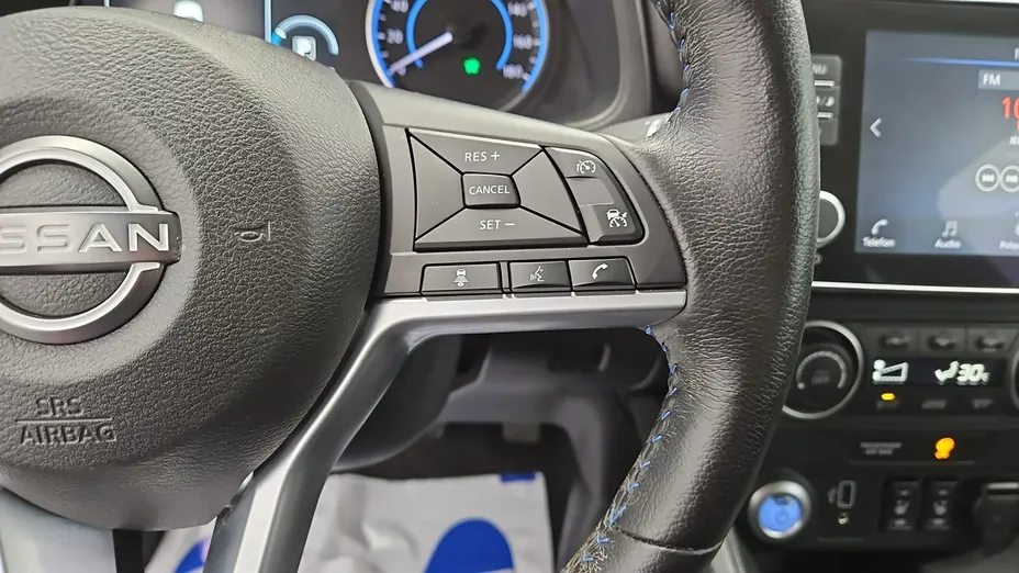 NISSAN Leaf -