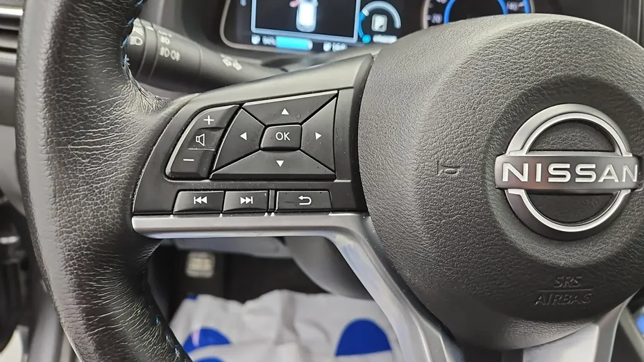 NISSAN Leaf -