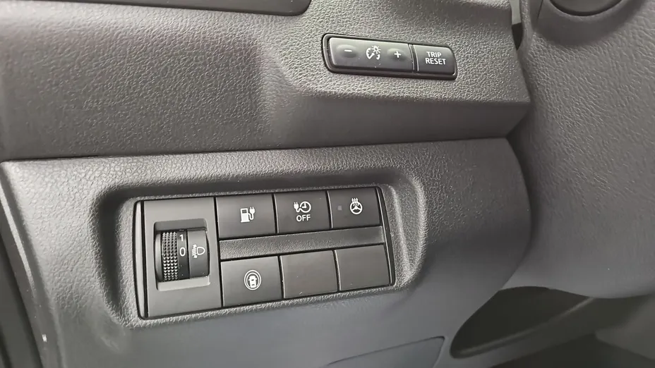 NISSAN Leaf -