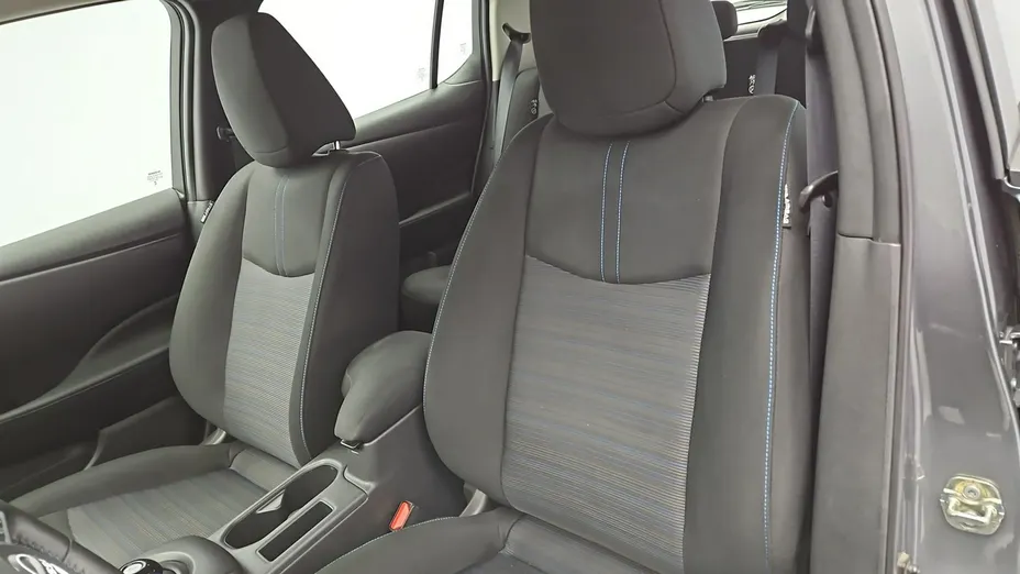 NISSAN Leaf -