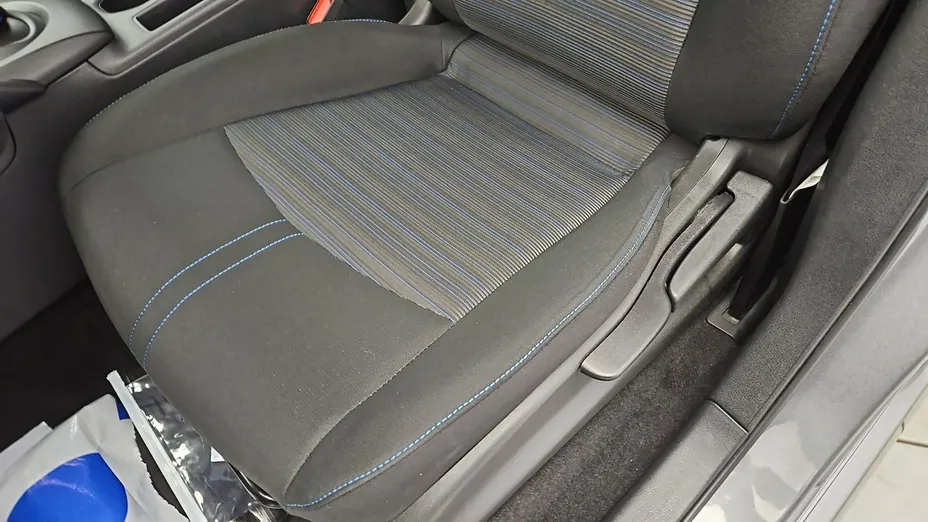 NISSAN Leaf -