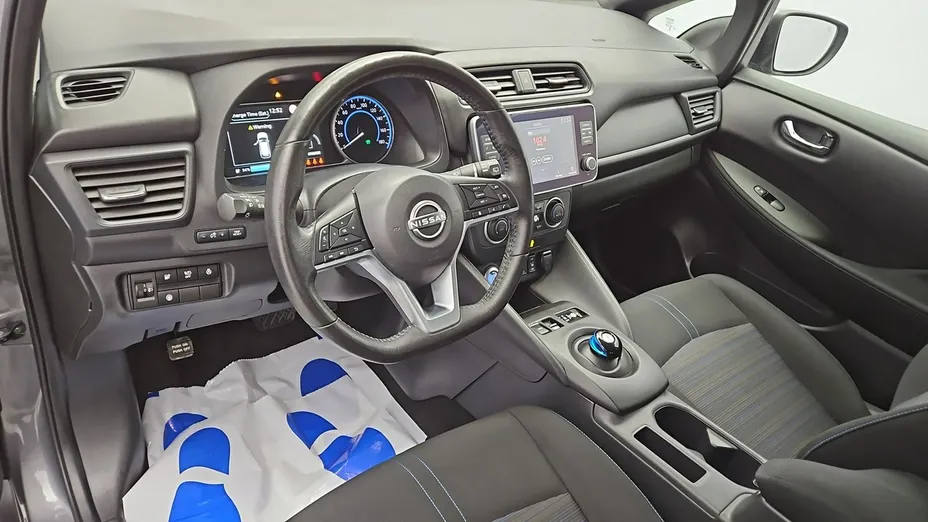 NISSAN Leaf -