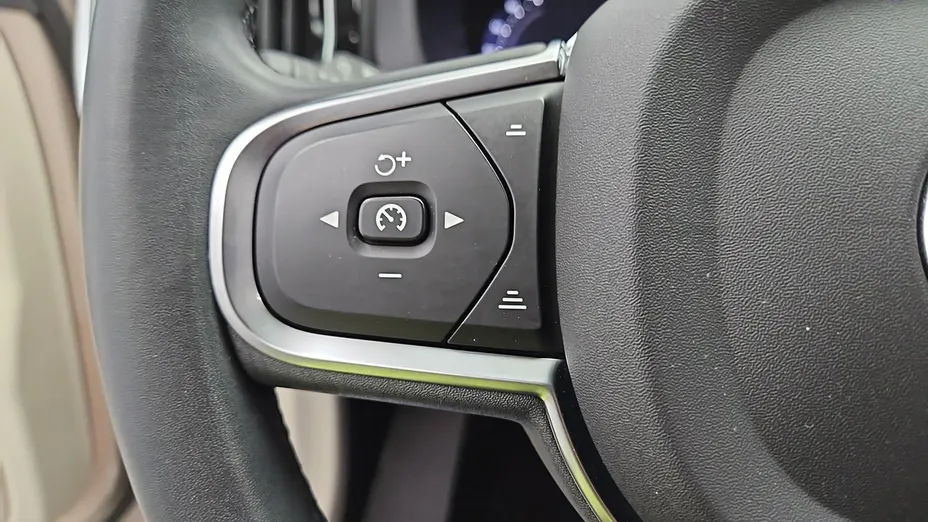 VOLVO XC60 -