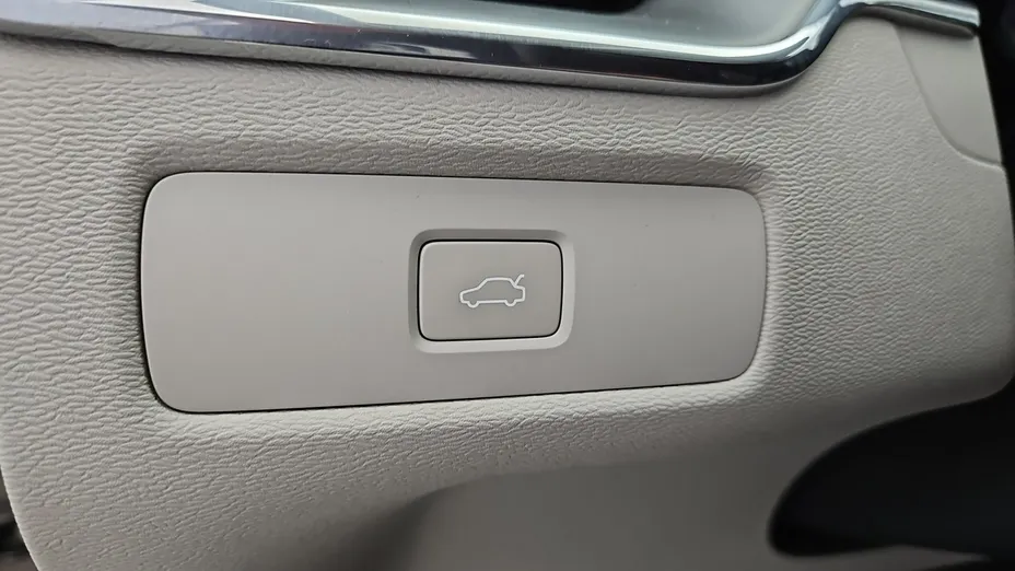 VOLVO XC60 -
