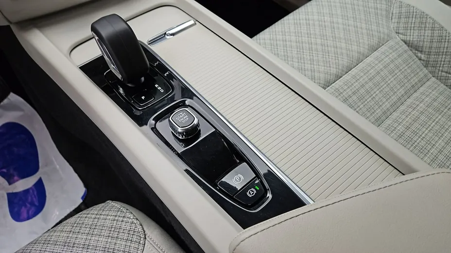 VOLVO XC60 -