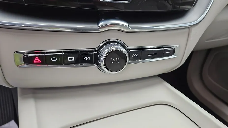 VOLVO XC60 -