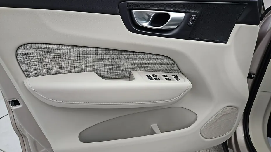 VOLVO XC60 -